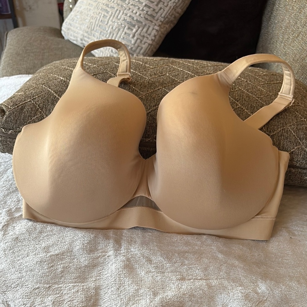 BNWOT Seamless Tan Bra by Cacique